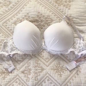 White lace push-up bra